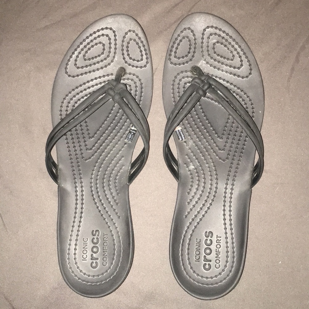 Crocs flops size 8